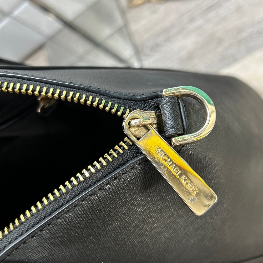 Michael Kors Black Leather Bag with Gold Zipper - Picture 5 of 12